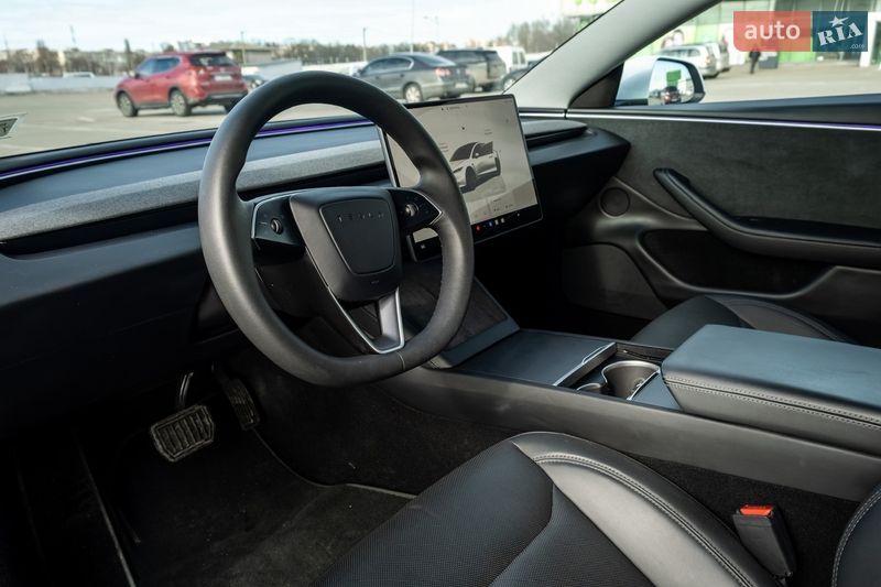 Седан Tesla Model 3 2024 в Ирпене