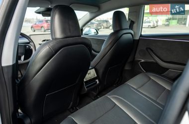 Седан Tesla Model 3 2024 в Ирпене