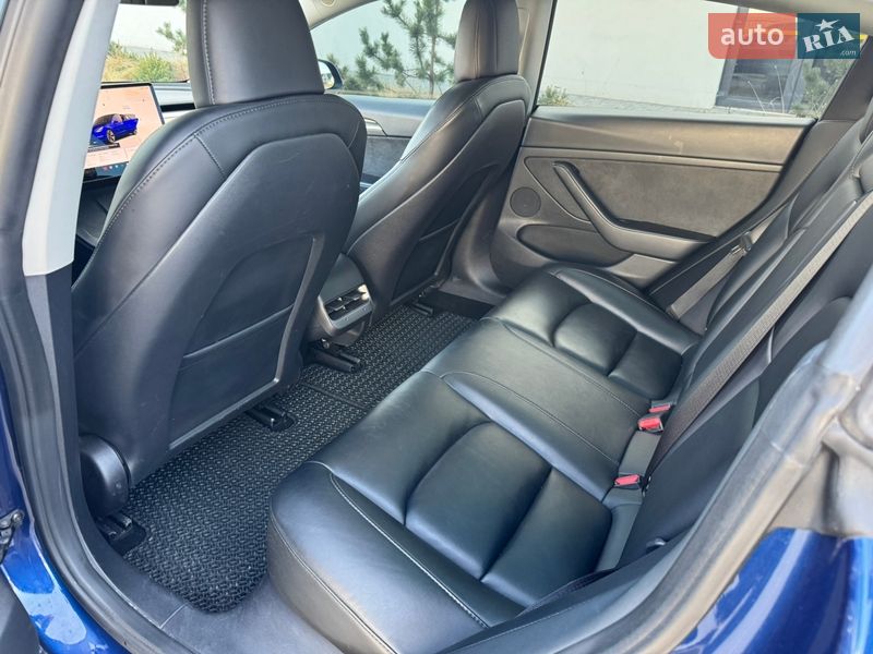 Седан Tesla Model 3 2022 в Луцке