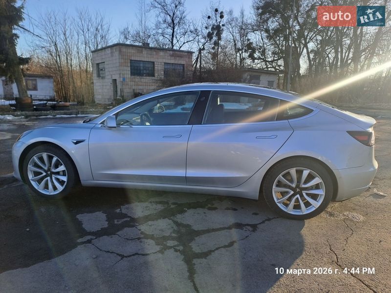 Седан Tesla Model 3 2018 в Житомире