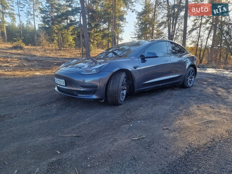 Седан Tesla Model 3 2021 в Черкассах
