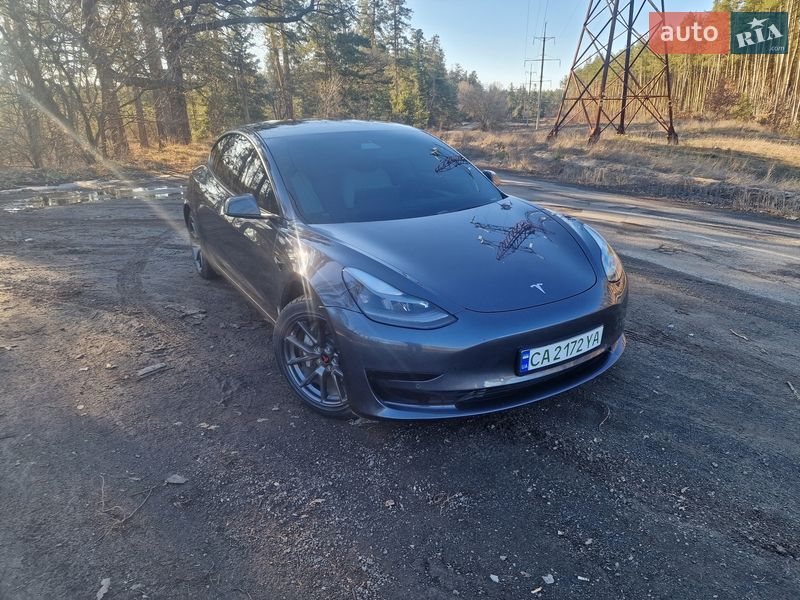 Седан Tesla Model 3 2021 в Черкассах