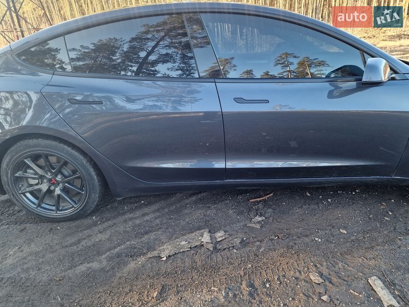 Седан Tesla Model 3 2021 в Черкассах