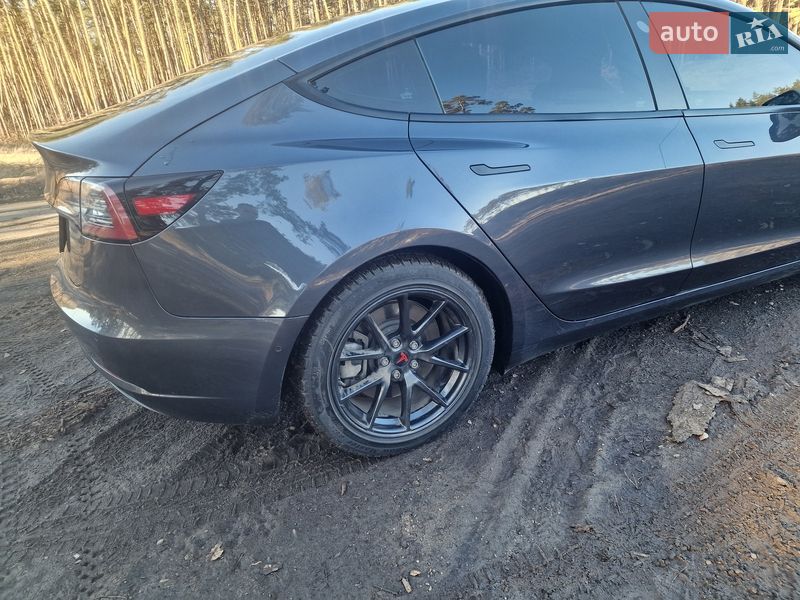 Седан Tesla Model 3 2021 в Черкассах