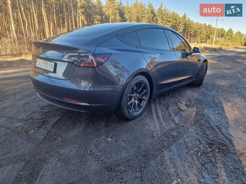Седан Tesla Model 3 2021 в Черкассах