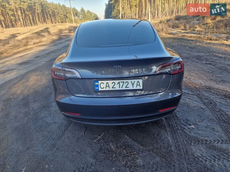 Седан Tesla Model 3 2021 в Черкассах