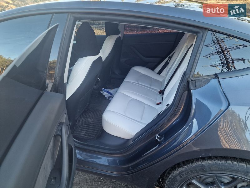 Седан Tesla Model 3 2021 в Черкассах