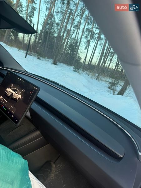 Седан Tesla Model 3 2024 в Львове
