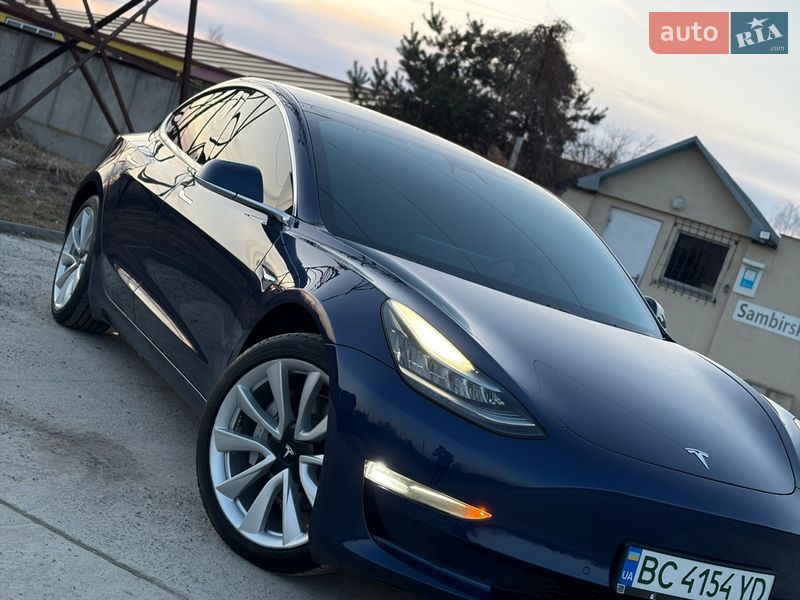 Седан Tesla Model 3 2018 в Дрогобыче