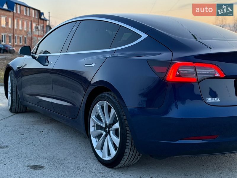 Седан Tesla Model 3 2018 в Дрогобыче