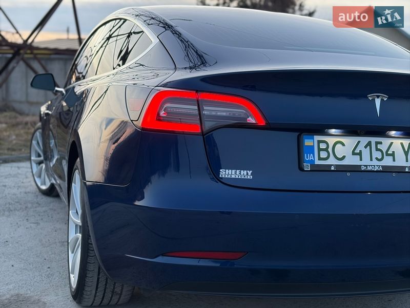 Седан Tesla Model 3 2018 в Дрогобыче