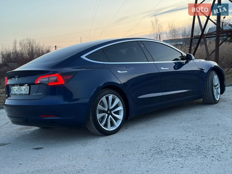 Седан Tesla Model 3 2018 в Дрогобыче