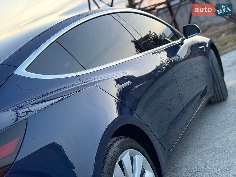 Седан Tesla Model 3 2018 в Дрогобыче