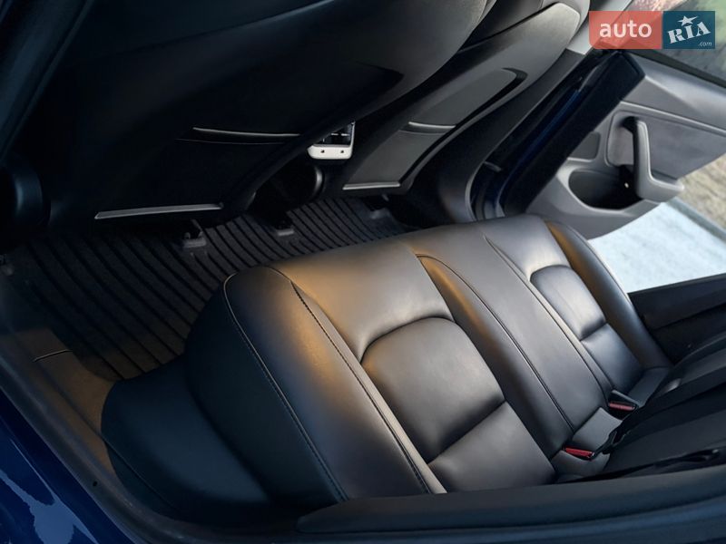 Седан Tesla Model 3 2018 в Дрогобыче