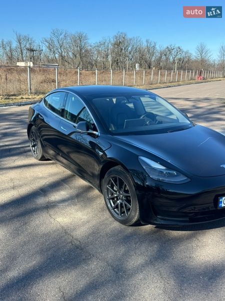Седан Tesla Model 3 2020 в Черкассах