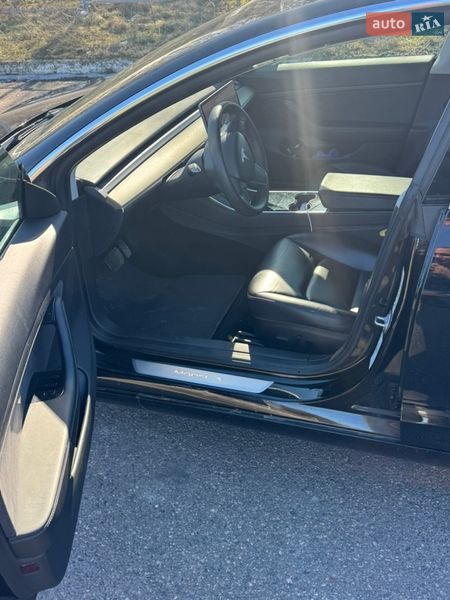 Седан Tesla Model 3 2020 в Черкассах