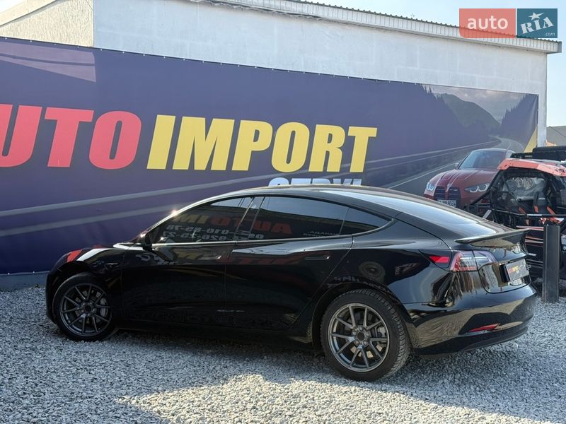 Седан Tesla Model 3 2023 в Стрые