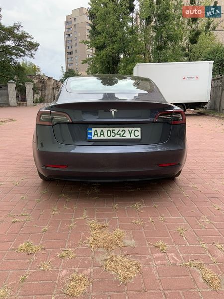 Седан Tesla Model 3 2021 в Киеве
