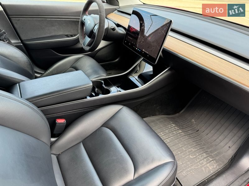 Седан Tesla Model 3 2019 в Луцьку