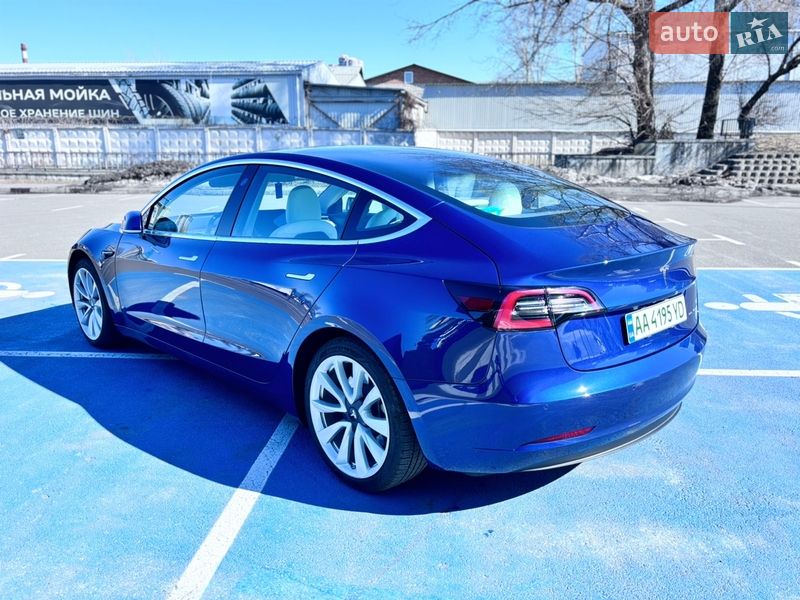 Седан Tesla Model 3 2020 в Києві