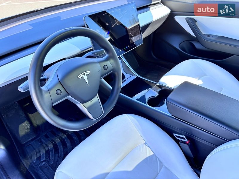 Седан Tesla Model 3 2020 в Києві