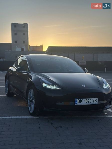 Седан Tesla Model 3 2020 в Дубно
