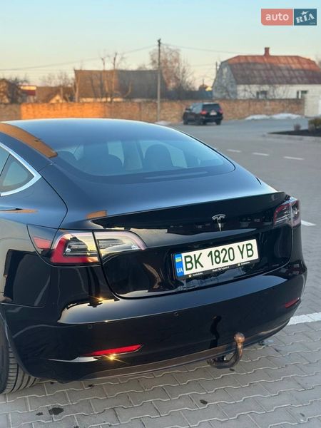Седан Tesla Model 3 2020 в Дубно