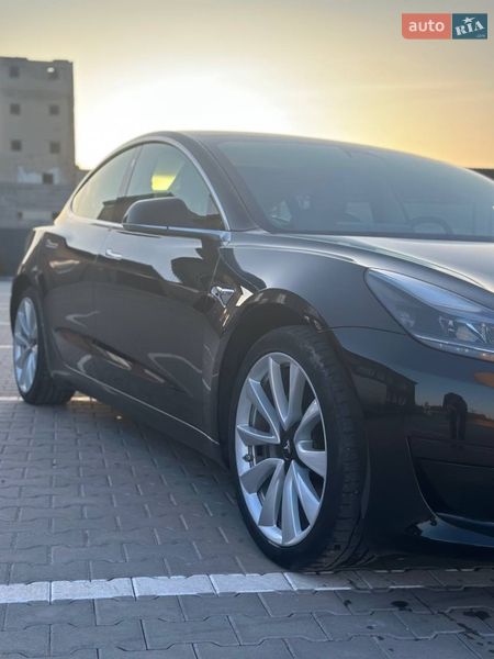 Седан Tesla Model 3 2020 в Дубно