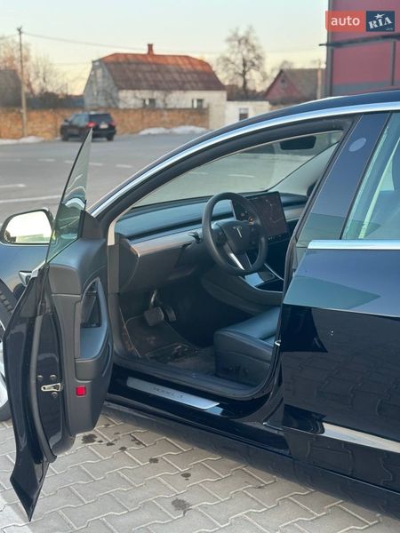 Седан Tesla Model 3 2020 в Дубно