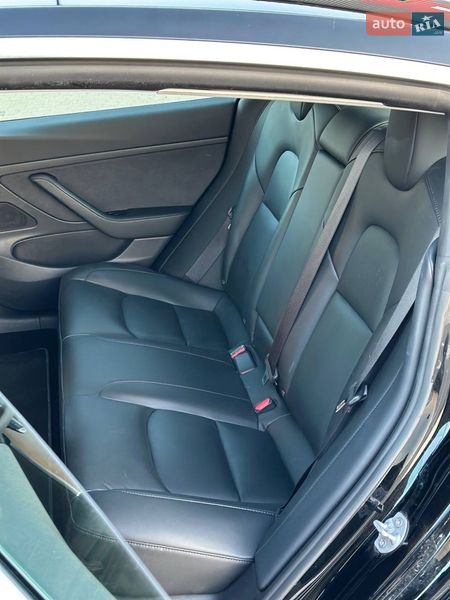 Седан Tesla Model 3 2020 в Дубно