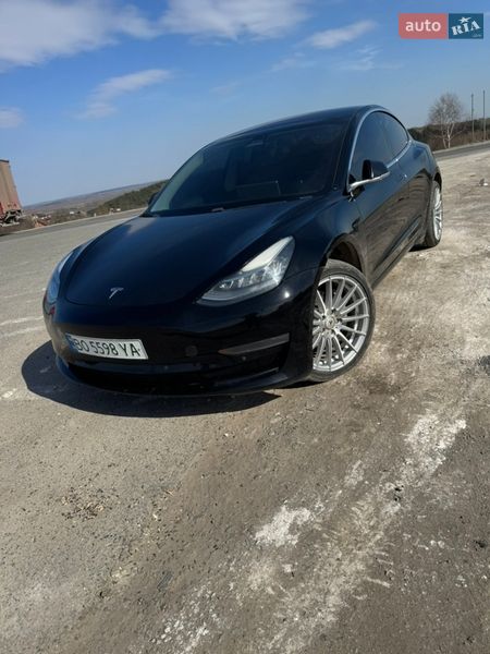 Седан Tesla Model 3 2018 в Львові
