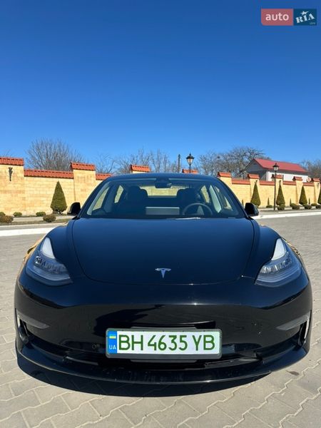 Седан Tesla Model 3 2022 в Измаиле