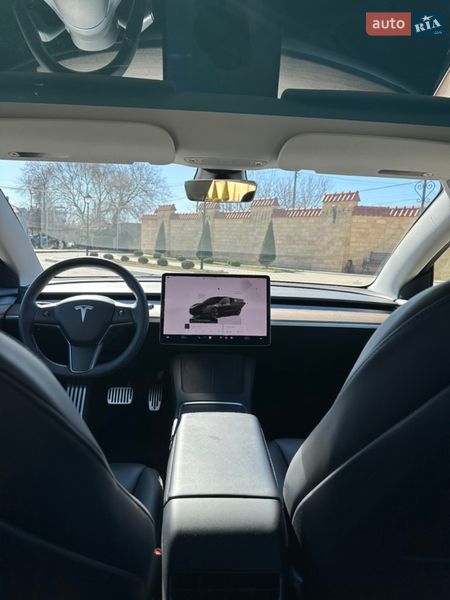 Седан Tesla Model 3 2022 в Измаиле