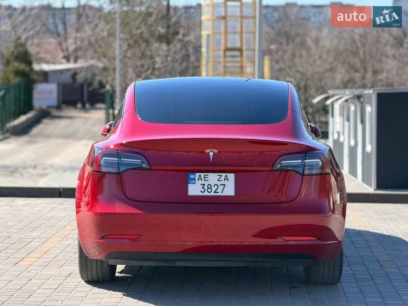 Седан Tesla Model 3 2023 в Каменском