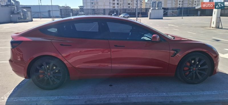 Седан Tesla Model 3 2021 в Киеве