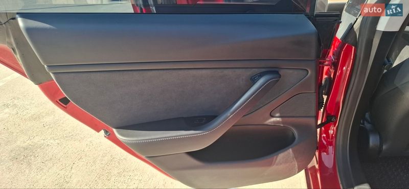 Седан Tesla Model 3 2021 в Киеве