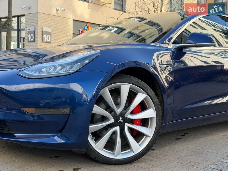 Седан Tesla Model 3 2018 в Киеве