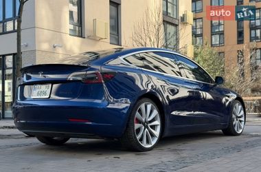Седан Tesla Model 3 2018 в Киеве
