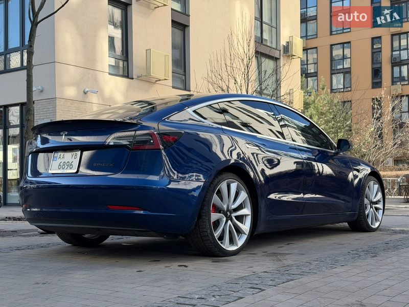 Седан Tesla Model 3 2018 в Киеве
