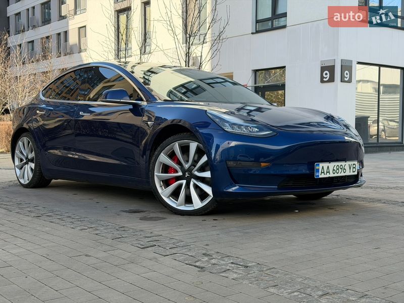 Седан Tesla Model 3 2018 в Киеве