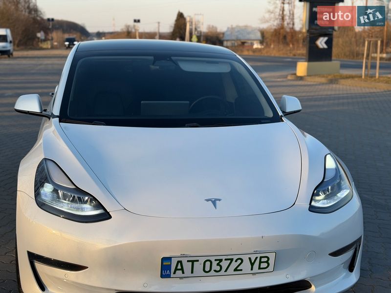 Седан Tesla Model 3 2021 в Коломые