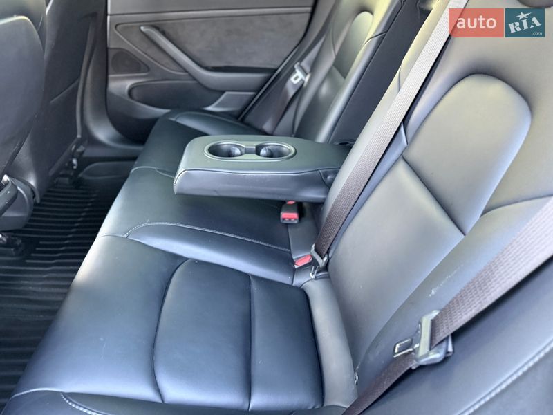 Седан Tesla Model 3 2021 в Коломые