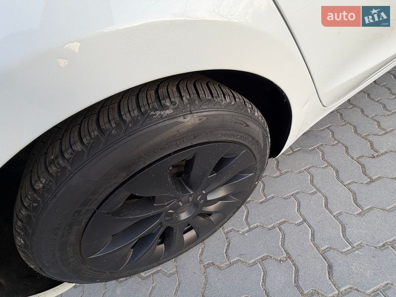 Седан Tesla Model 3 2021 в Коломые