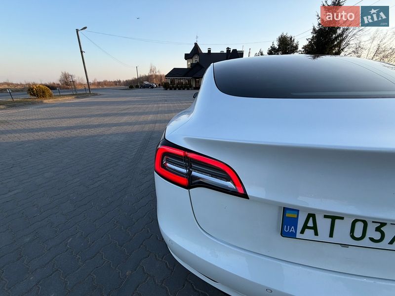 Седан Tesla Model 3 2021 в Коломые