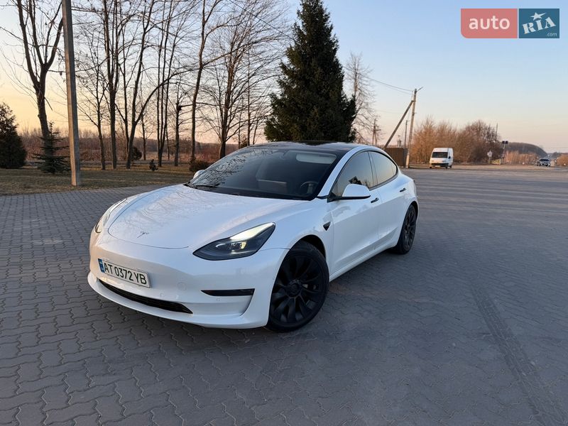 Седан Tesla Model 3 2021 в Коломые