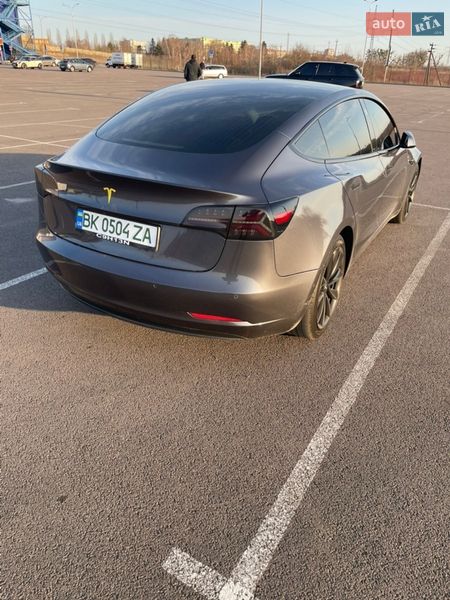Седан Tesla Model 3 2019 в Ровно