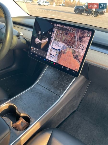 Седан Tesla Model 3 2019 в Ровно