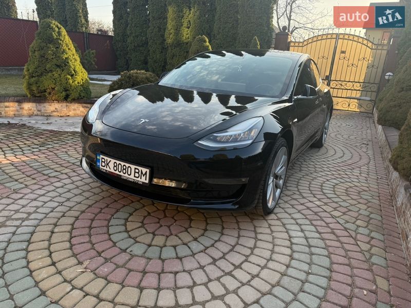 Седан Tesla Model 3 2018 в Ровно