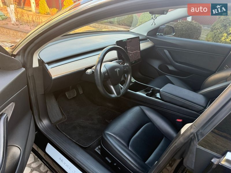 Седан Tesla Model 3 2018 в Ровно