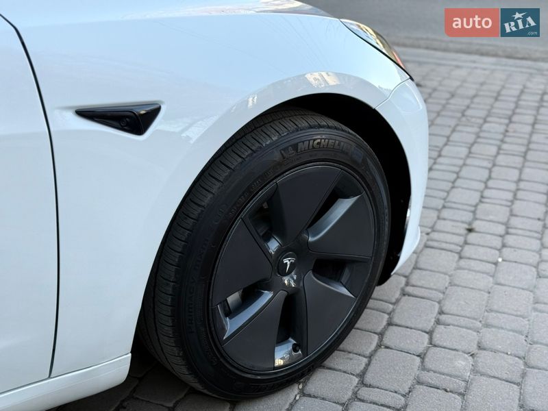 Седан Tesla Model 3 2023 в Киеве